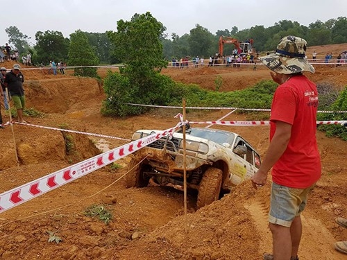 Những nhà vô địch ở giải đua xe ô tô địa hình Việt Nam - ảnh 6