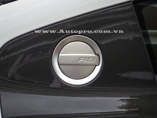  Audi R8 đầu tiên xuất hiện tại thị trường Việt Nam từ 2007 và đến nay, đã có khoảng 15 chiếc được đưa về nước với đầy đủ các phiên bản coupe và mui trần của dòng V8 hay V10. Trong đó, những chiếc Audi R8 V8 được các tay chơi Việt độ lại khá bắt mắt. 