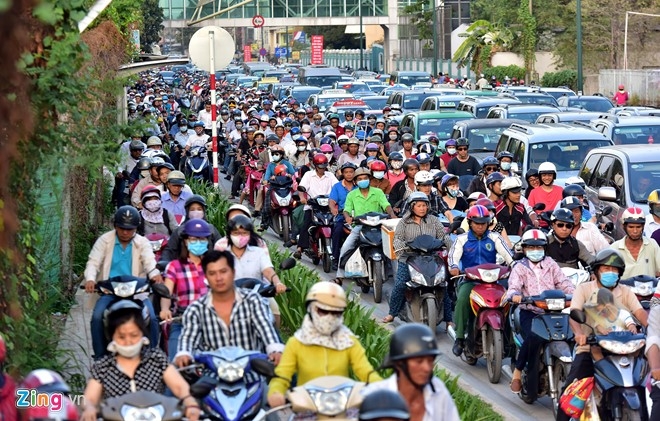 De xuat giam ket xe Tan Son Nhat bang lenh khan cap hinh anh 2