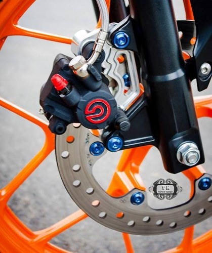 Honda Winner 150 doc dao voi ban Repsol 