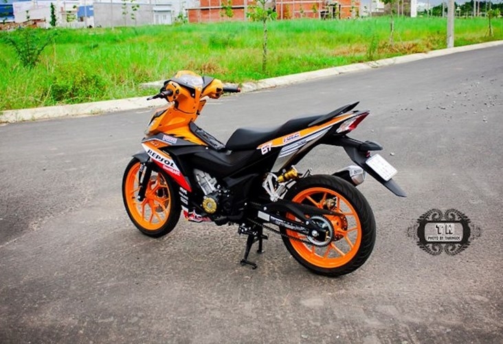 Honda Winner 150 doc dao voi ban Repsol 