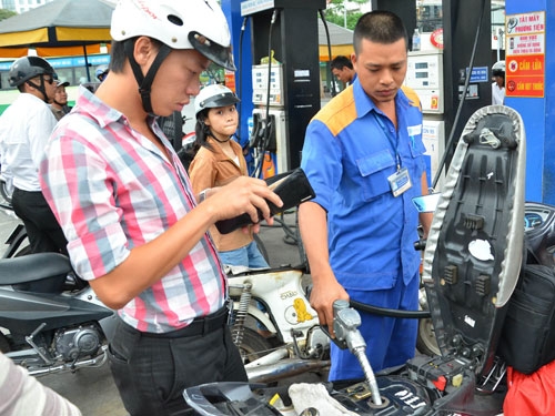 petrolimex giam 300dong/lit xang vao cac ngay thu bay hinh anh 1