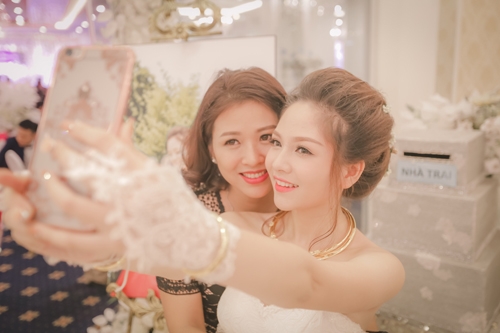 co gai hot nhat ky thi dh gay bat ngo khi len xe hoa voi chong hon 10 tuoi - 6