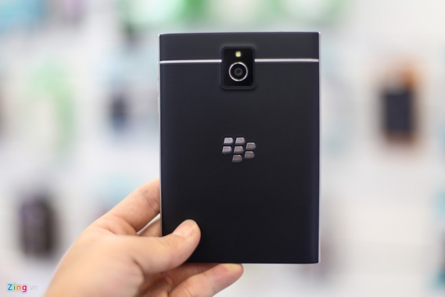 Dap hop BlackBerry Passport gia 5,8 trieu vua ve VN hinh anh 3