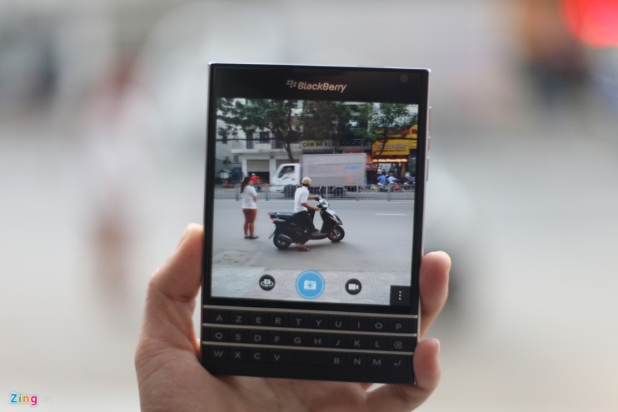 Dap hop BlackBerry Passport gia 5,8 trieu vua ve VN hinh anh 13