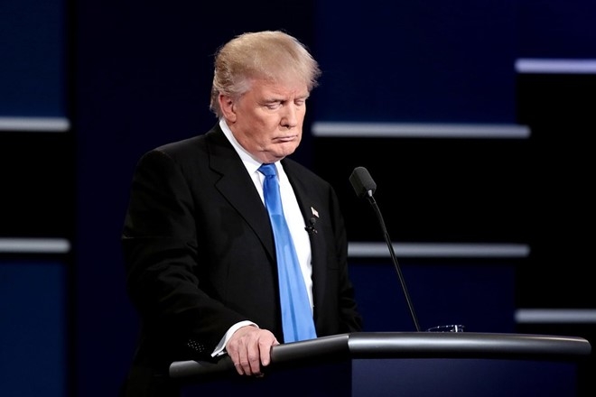 Donald Trump tu chui dau vao bay cua ba Clinton hinh anh 2