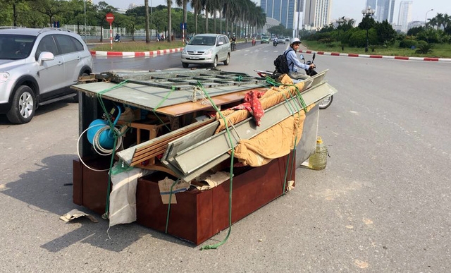 Xe ba bánh chở nhiều hàng hóa.
