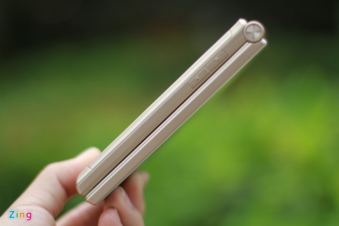 Smartphone Nhat co 2 man hinh, nap gap sap ban tai VN hinh anh 5