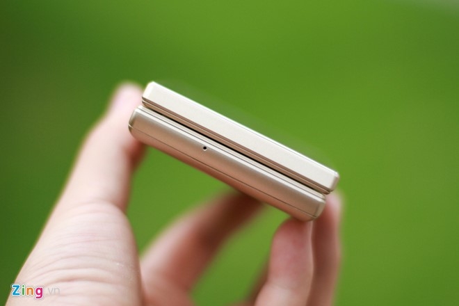 Smartphone Nhat co 2 man hinh, nap gap sap ban tai VN hinh anh 7