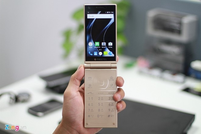 Smartphone Nhat co 2 man hinh, nap gap sap ban tai VN hinh anh 10