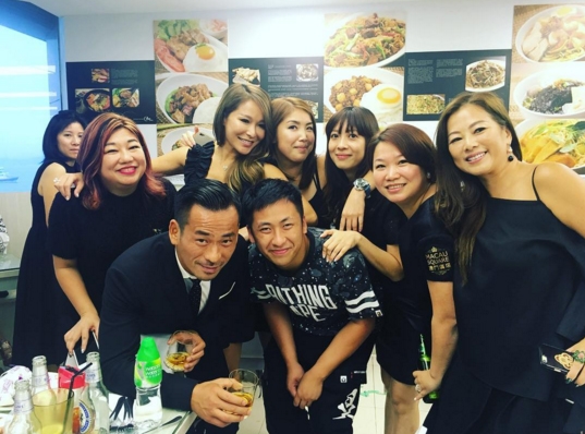vo-ty-phu-khoe-anh-dai-gia-dinh-tai-hop-1