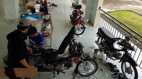 Xe máy 'chết chìm' ở KTX, sinh viên được hỗ trợ... 60.000 đồng sửa xe - ảnh 5
