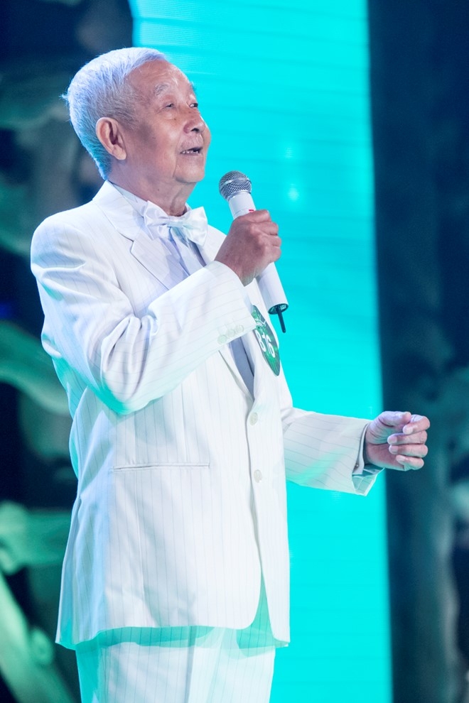 Anh nong dan gay chu y vi giong hat giong het Che Linh hinh anh 2