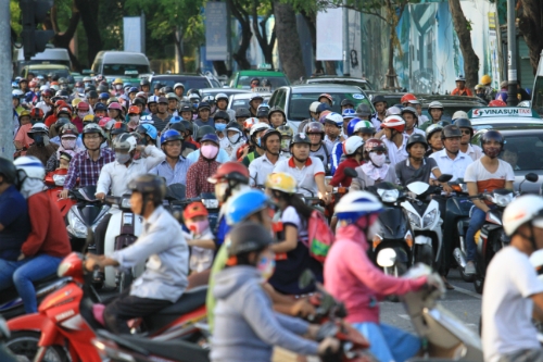 cau-quay-song-han-luu-thong-mot-chieu-khi-xay-ham-chui