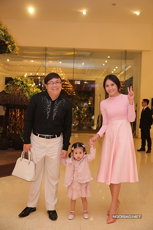 dan-sao-hoi-ngo-trong-tiec-cuoi-em-gai-huynh-phuc-dien-1