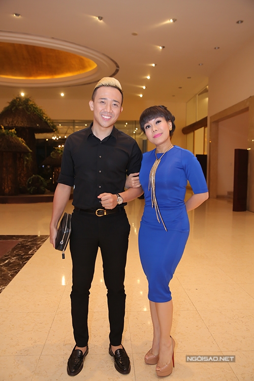 dan-sao-hoi-ngo-trong-tiec-cuoi-em-gai-huynh-phuc-dien-3