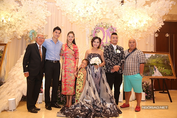 dan-sao-hoi-ngo-trong-tiec-cuoi-em-gai-huynh-phuc-dien-5