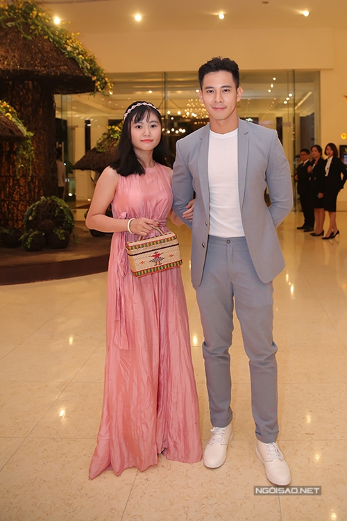 dan-sao-hoi-ngo-trong-tiec-cuoi-em-gai-huynh-phuc-dien-7