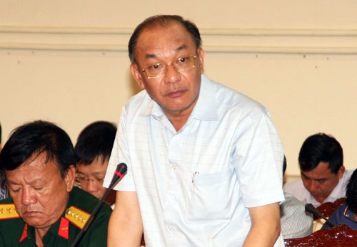 giam-doc-cong-an-tp-hcm-cuop-giat-tang-dua-xe-tai-phat