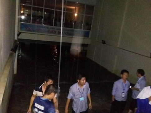 Hai 'soái ca' Bách Khoa sửa hàng chục xe ngập nước: Chỉ lấy cơm hộp! - ảnh 3