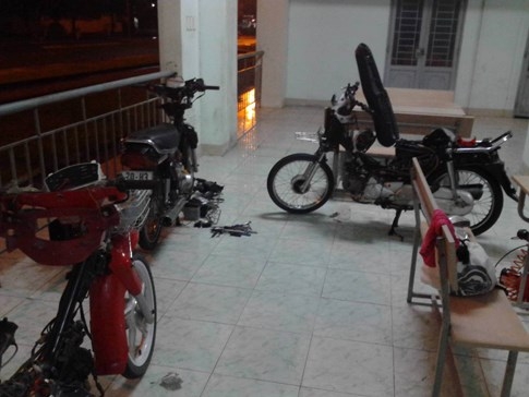 Hai 'soái ca' Bách Khoa sửa hàng chục xe ngập nước: Chỉ lấy cơm hộp! - ảnh 9