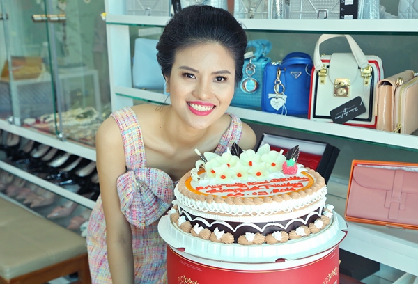 ong-xa-phu-giup-le-thi-phuong-khai-truong-shop-thoi-trang-9