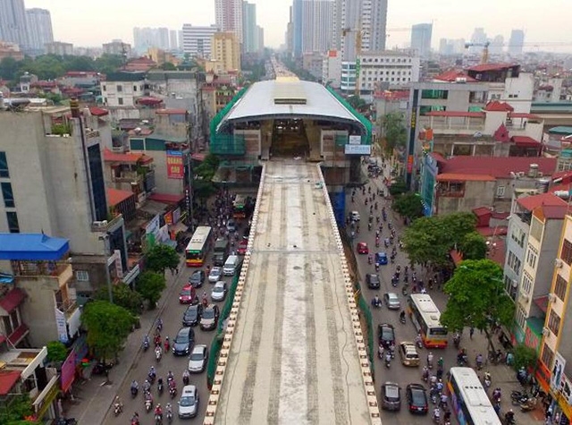 Dự án đường sắt Cát Linh - Hà Đông sẽ hoàn thành xây lắp vào cuối năm 2016, đến cuối năm 2017 mới có thể đưa vào khai thác thương mại (ảnh: Hà Trang)