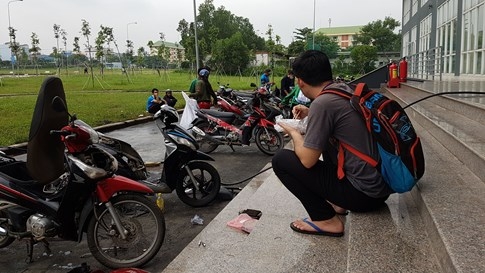 Xe hỏng do ký túc xá ngập nước, sinh viên đòi bồi thường được không? - ảnh 5