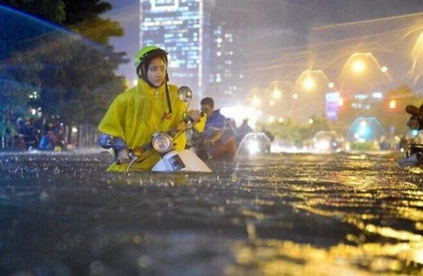 ngập lụt, lô cốt, giao thông, sân bay ngập