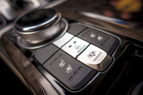 genesis-g90-ban-ra-tai-viet-nam-canh-tranh-mercedes-s-class-3