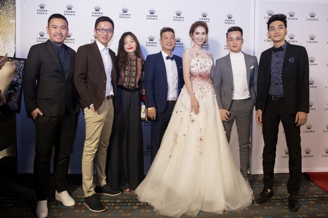 Ngọc Trinh diện váy công chúa giao lưu khán giả ở Australia