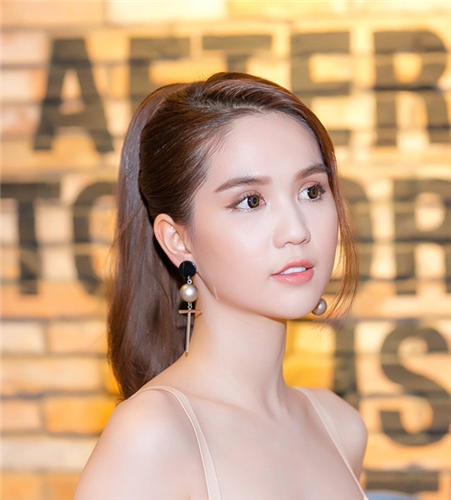 Ngọc Trinh bất ngờ xuất hiện trên báo chí Trung Quốc, được ví như Angela Baby phiên bản Việt Nam - Ảnh 1.