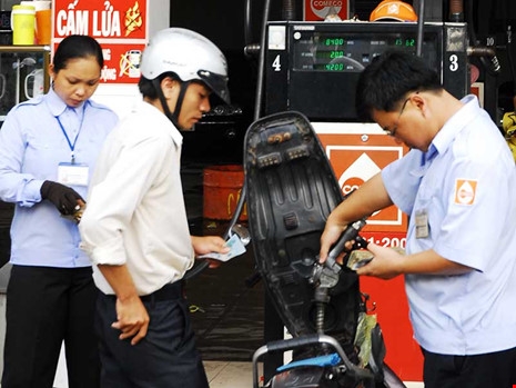 Người mua xăng lại bị 'móc túi' hơn 3.000 tỉ đồng - ảnh 1