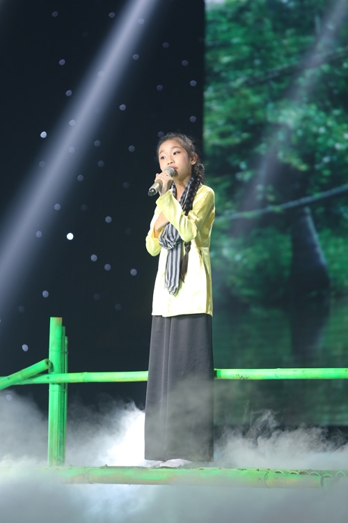 Vũ Đàm Thùy Dung đội Đông Nhi - Ông Cao Thắng khép lại liveshow 3 bằng liên khúc Cô gái mở đường - Em đi qua cầu cây.