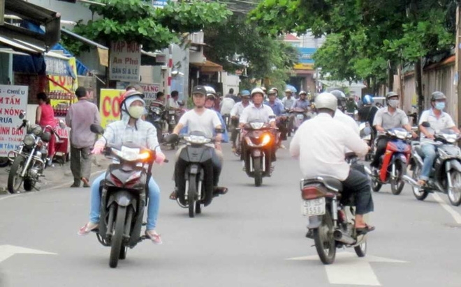 Chờ 1, 2 phút trên phố Hà Nội và sự im lặng đáng sợ của người tốt - Ảnh 1.