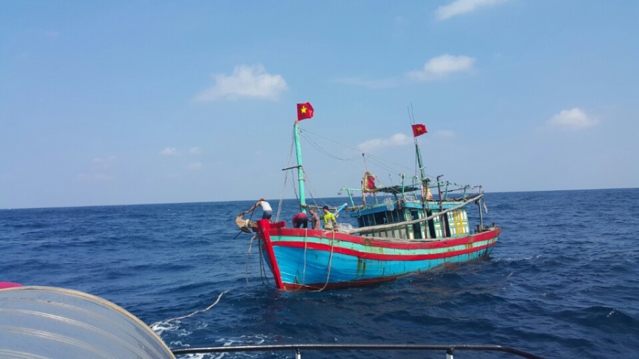 cuu duoc thuyen gap nan, 5 nguoi thoat chet hinh anh 1