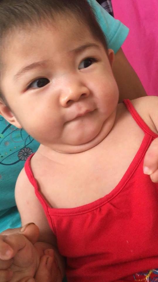 Sau hơn 3 tháng được mẹ nuôi chăm sóc, bé gái 14 tháng tuổi nặng 3,5kg giờ ra sao?