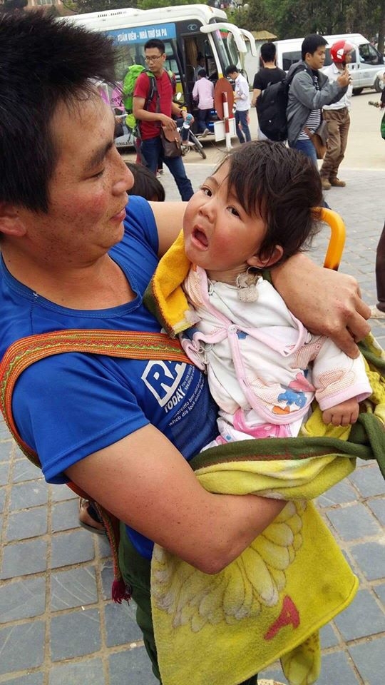 Sau hơn 3 tháng được mẹ nuôi chăm sóc, bé gái 14 tháng tuổi nặng 3,5kg giờ ra sao?