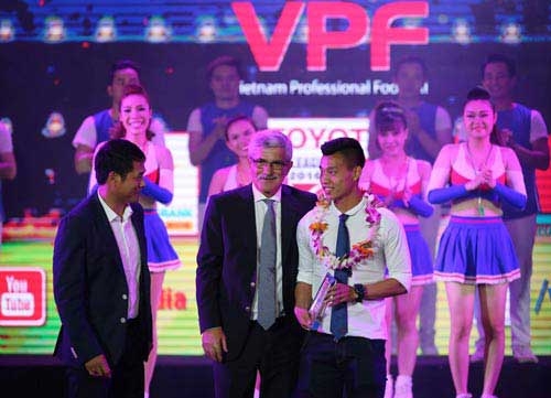 Lạ lùng trọng tài Việt - 2