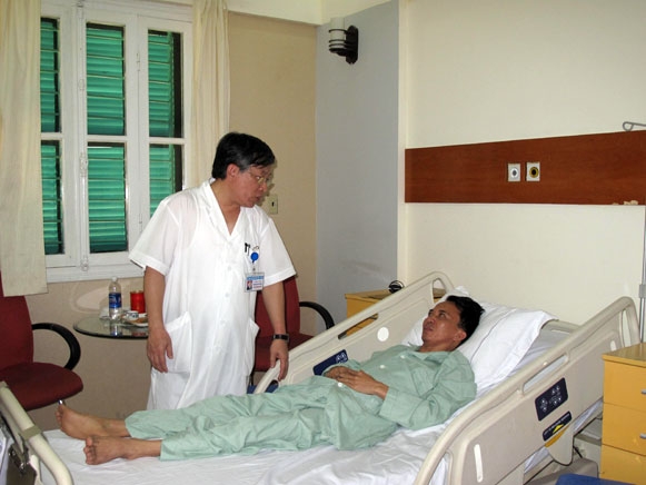 siet gia dich vu kham chua benh: nguoi benh mung, benh vien lo hinh anh 1