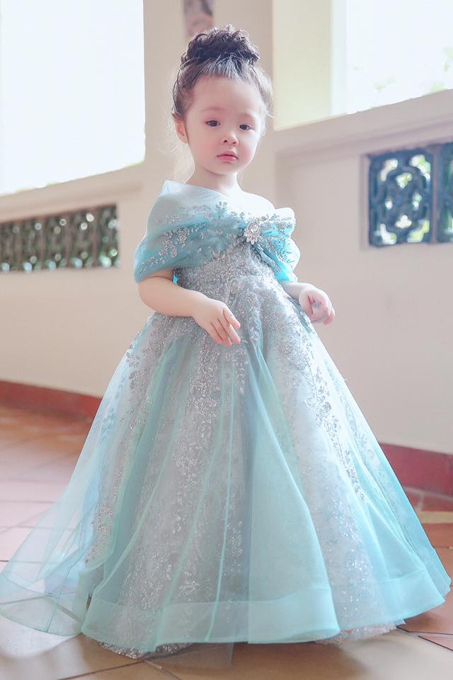 con gai elly tran hoa lo lem xinh yeu gay bao mang xa hoi - 8