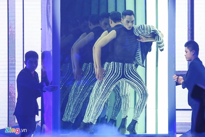 Man catwalk bi che tham hoa o chung ket Next Top Model hinh anh 11