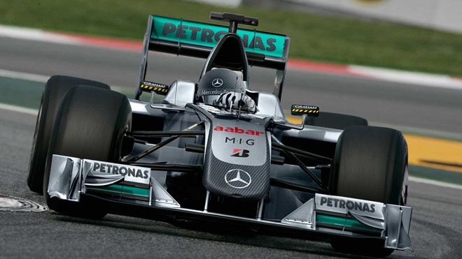 Mercedes sap gioi thieu xe dua F1 chay tren pho hinh anh 2