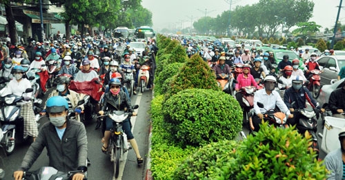 Người SG “chôn chân” trên đường đi làm ngày đầu tuần - 1