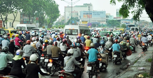 Người SG “chôn chân” trên đường đi làm ngày đầu tuần - 4