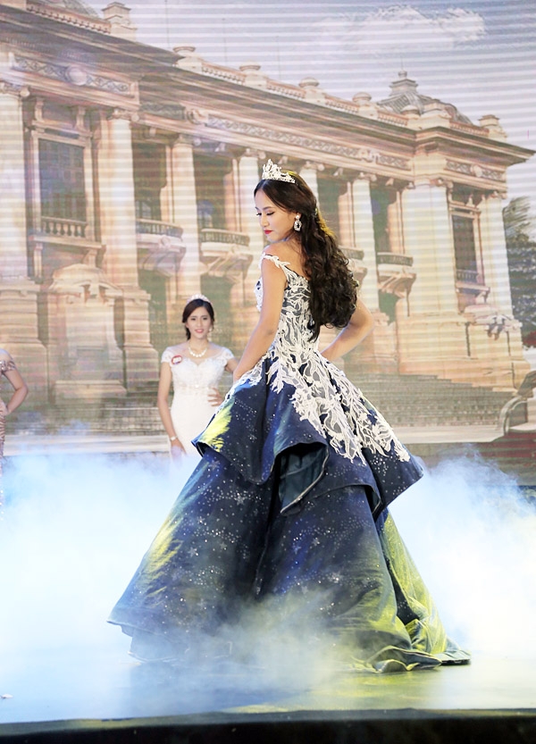 Á khôi 2 – cô giáo tương lai Hoàng Thị Thu Hồng khoe sắc đẹp trưởng thành trong trang phục dạ hội