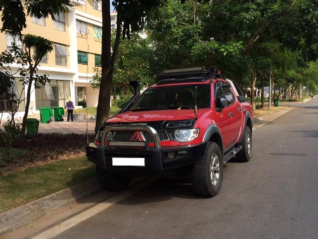  Một chiếc Mitsubishi Triton đã được chủ xe đã chịu chi và độ lại theo phong cách thể thao, khỏe khoắn. 