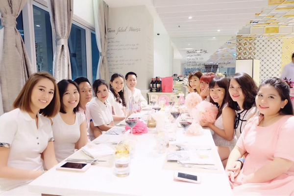 phan-nhu-thao-mo-tiec-truoc-ngay-lam-bon-4