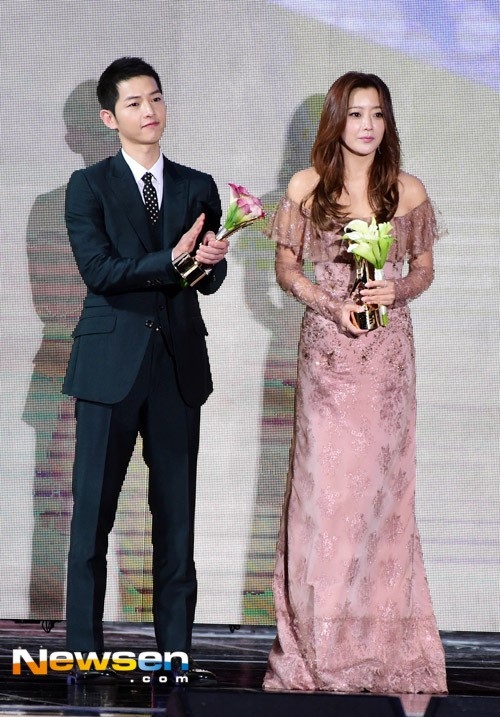 Song Joong Ki noi ve tin cuoi Song Hye Kyo khi nhan giai lon hinh anh 3