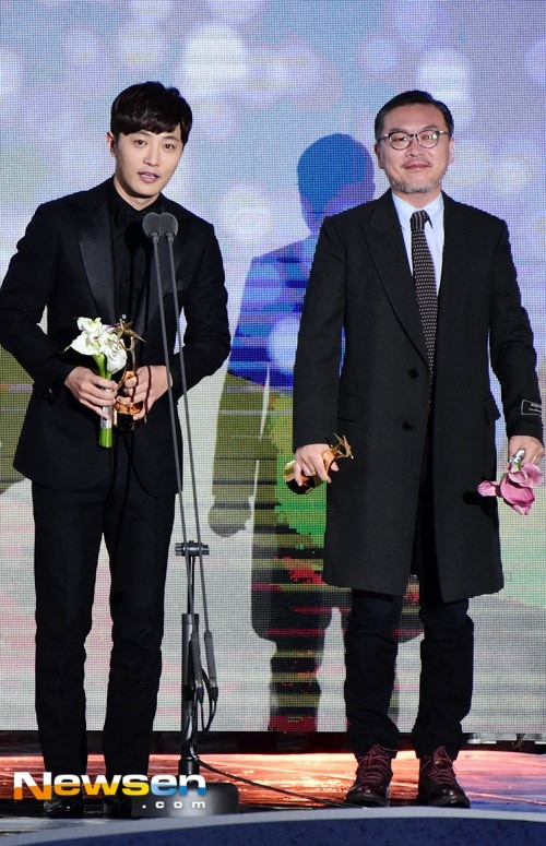 Song Joong Ki noi ve tin cuoi Song Hye Kyo khi nhan giai lon hinh anh 4